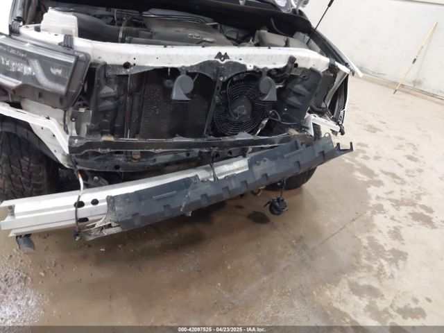 5TDBY5G11KS166492 Toyota Sequoia Sr5