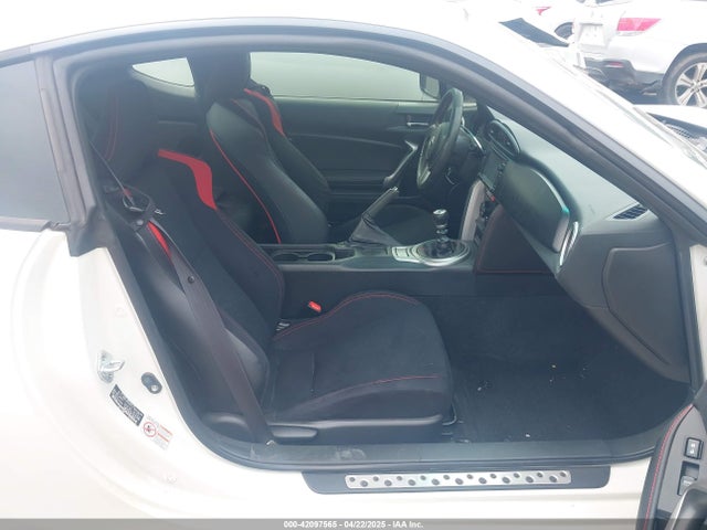 JF1ZNAA13E9704272 Scion FR-S
