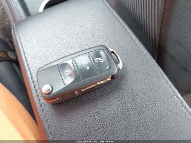 3VWJ17ATXEM655576 Volkswagen Beetle 1.8t