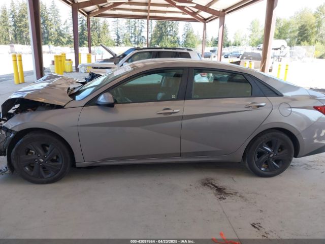 KMHLM4AJ0NU013598 Hyundai Elantra Hybrid Blue