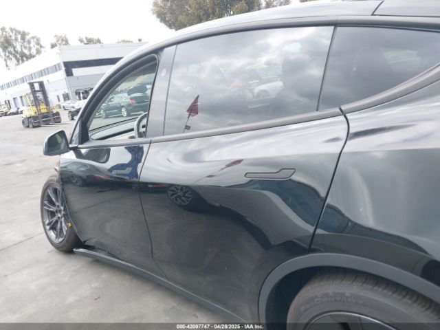 7SAYGDEE8SF238387 Tesla Model Y Long Range Dual Motor All-wheel Drive