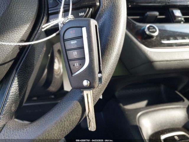 JTDEPRAE3LJ090713 Toyota COROLLA LE