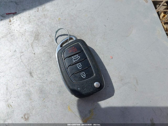 KM8J33A48HU253405 Hyundai TUCSON SE