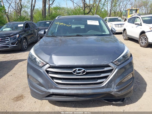 KM8J33A48HU253405 Hyundai TUCSON SE