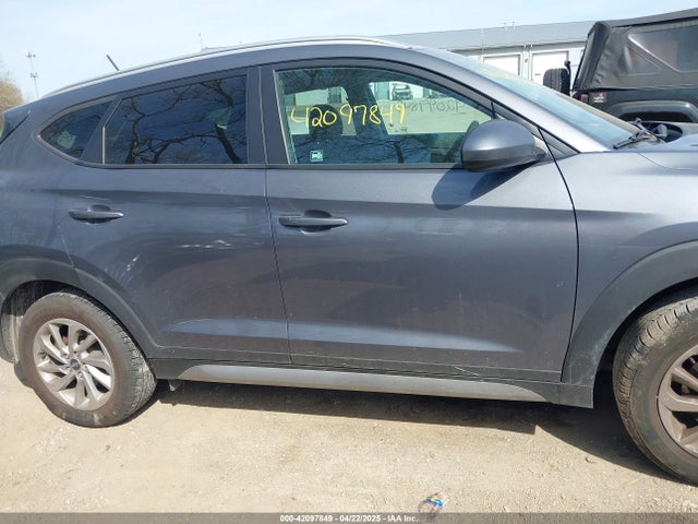 KM8J33A48HU253405 Hyundai TUCSON SE
