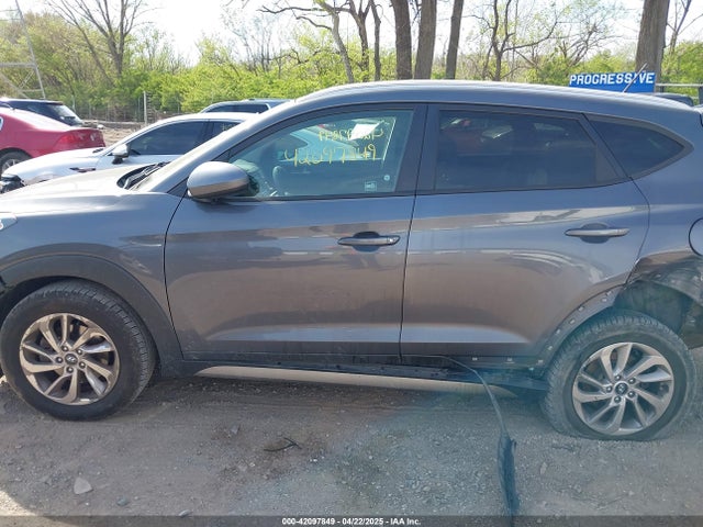 KM8J33A48HU253405 Hyundai TUCSON SE