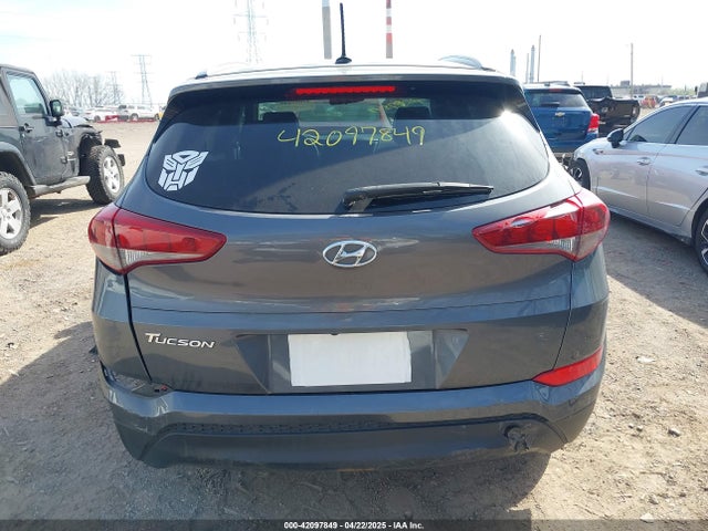KM8J33A48HU253405 Hyundai TUCSON SE