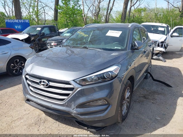 KM8J33A48HU253405 Hyundai TUCSON SE
