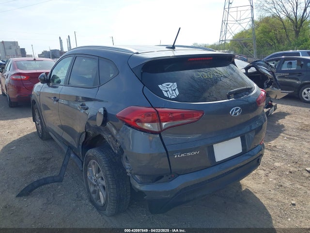 KM8J33A48HU253405 Hyundai TUCSON SE