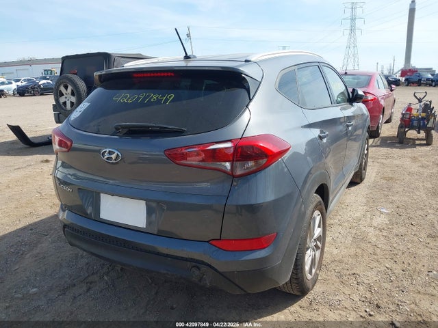KM8J33A48HU253405 Hyundai TUCSON SE