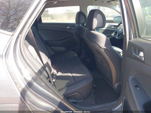 KM8J33A48HU253405 Hyundai TUCSON SE