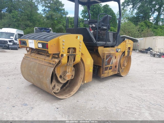 42097957 :رقم المزاد ، CAT00CB7HEL500170 vin ، 2018 Caterpillar Cb7 Roller مزاد بيع
