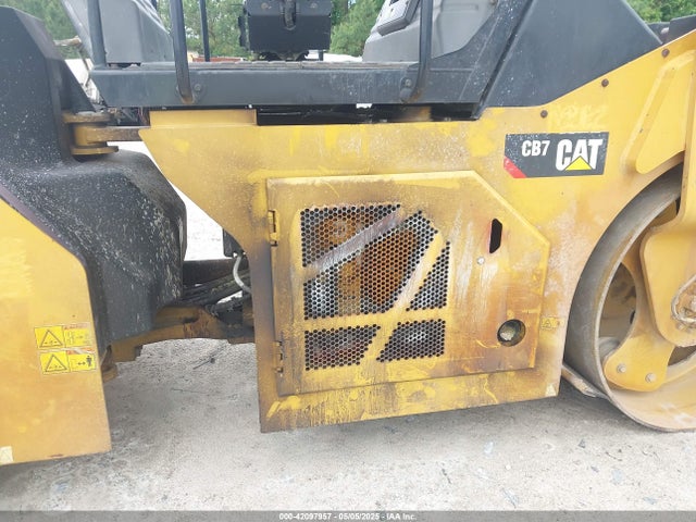 42097957 :رقم المزاد ، CAT00CB7HEL500170 vin ، 2018 Caterpillar Cb7 Roller مزاد بيع