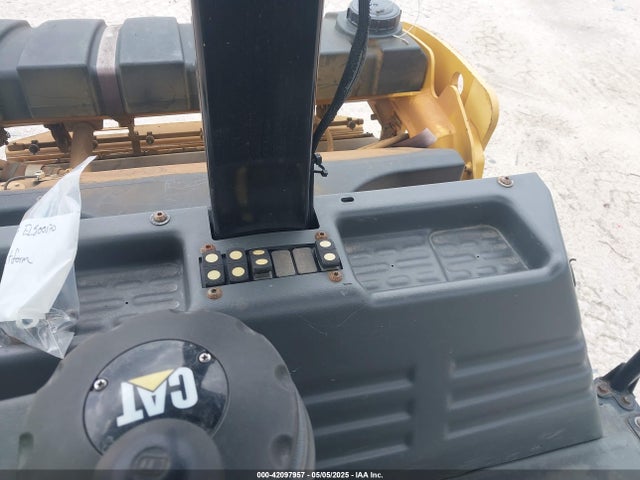 42097957 :رقم المزاد ، CAT00CB7HEL500170 vin ، 2018 Caterpillar Cb7 Roller مزاد بيع