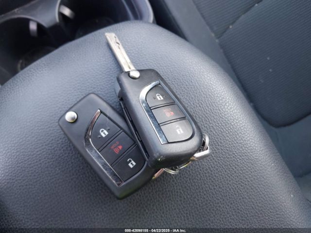 2T3F1RFV3MW207093 Toyota RAV4 LE