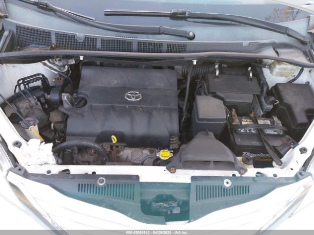 5TDKK3DC5FS577945 Toyota Sienna Le 8 Passenger