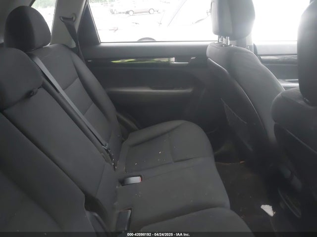5XYKT3A66EG544668 KIA SORENTO LX