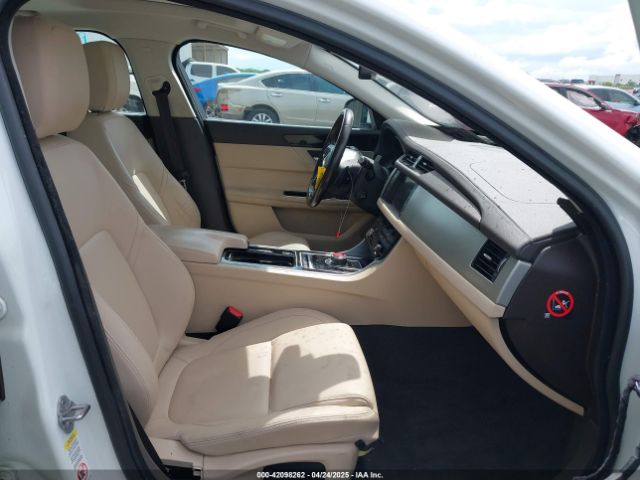 2018 JAGUAR XF SAJBS4FX7JCY54936 Photo 4