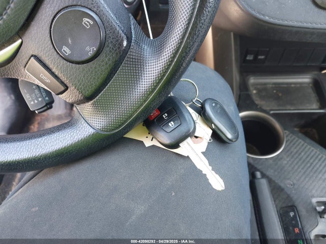 Toyota RAV4 LE 2015 JTMBFREV4FJ039662 Image 11