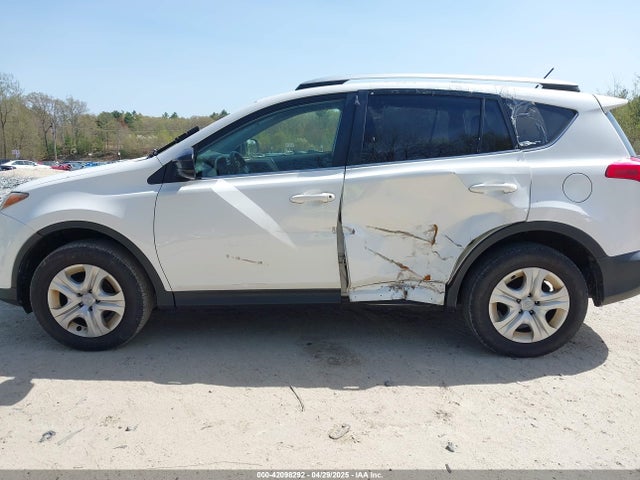 Toyota RAV4 LE 2015 JTMBFREV4FJ039662 Image 14