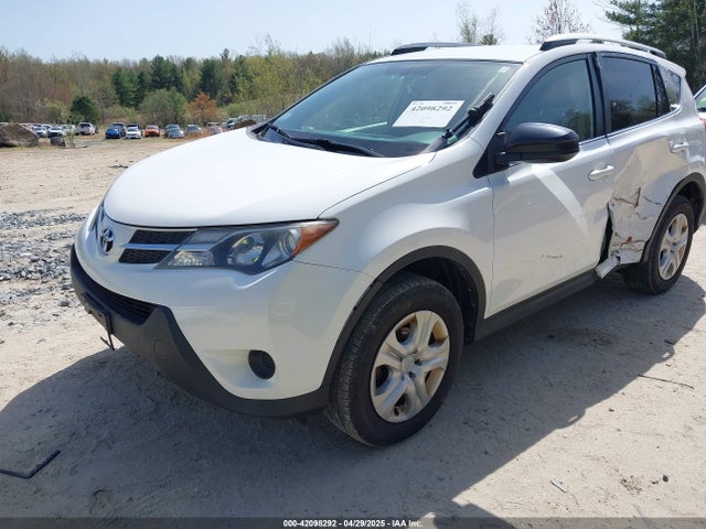 Toyota RAV4 LE 2015 JTMBFREV4FJ039662 Image 2