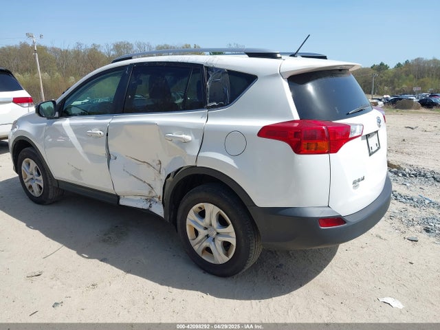 Toyota RAV4 LE 2015 JTMBFREV4FJ039662 Image 3