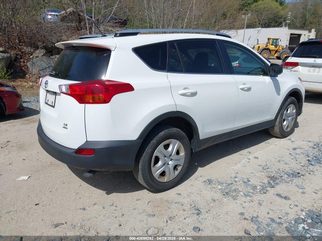 Toyota RAV4 LE 2015 JTMBFREV4FJ039662 Image 4
