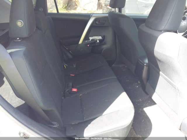 Toyota RAV4 LE 2015 JTMBFREV4FJ039662 Image 8