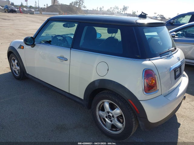 2010 MINI COOPER WMWMF3C59ATZ66563 Photo 2