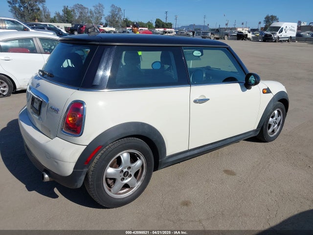 2010 MINI COOPER WMWMF3C59ATZ66563 Photo 3