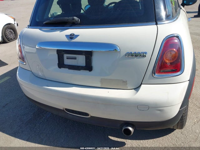 2010 MINI COOPER WMWMF3C59ATZ66563 Photo 5