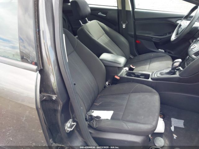 1FADP3K21FL230141 Ford FOCUS SE