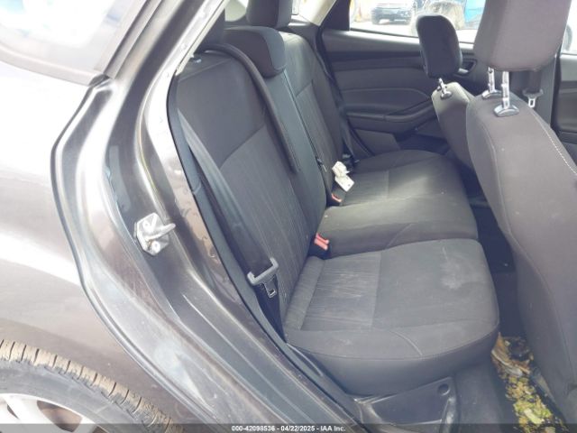 1FADP3K21FL230141 Ford FOCUS SE