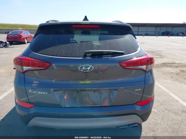 KM8J3CA22JU751586 Hyundai Tucson Value