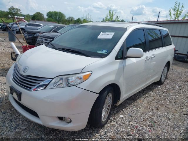 5TDYZ3DC1HS829344 Toyota Sienna Xle Premium 8 Passenger