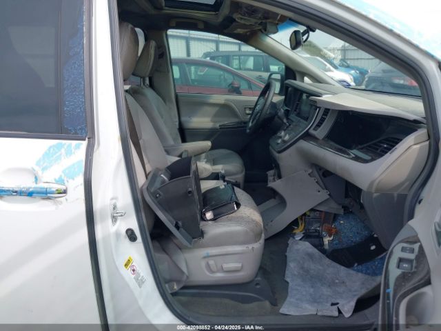 5TDYZ3DC1HS829344 Toyota Sienna Xle Premium 8 Passenger