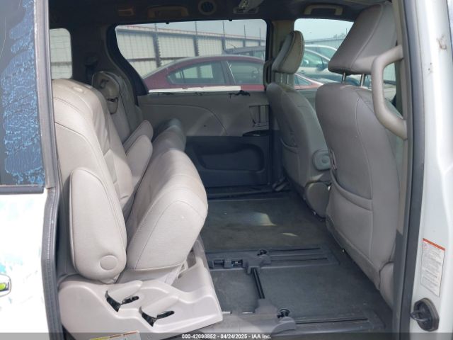 5TDYZ3DC1HS829344 Toyota Sienna Xle Premium 8 Passenger