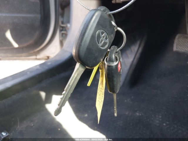 2T1BURHE1JC097976 Toyota COROLLA LE