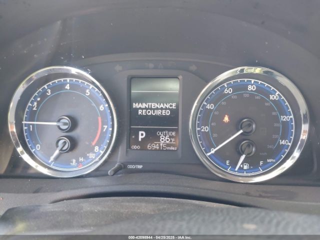 2T1BURHE1JC097976 Toyota COROLLA LE