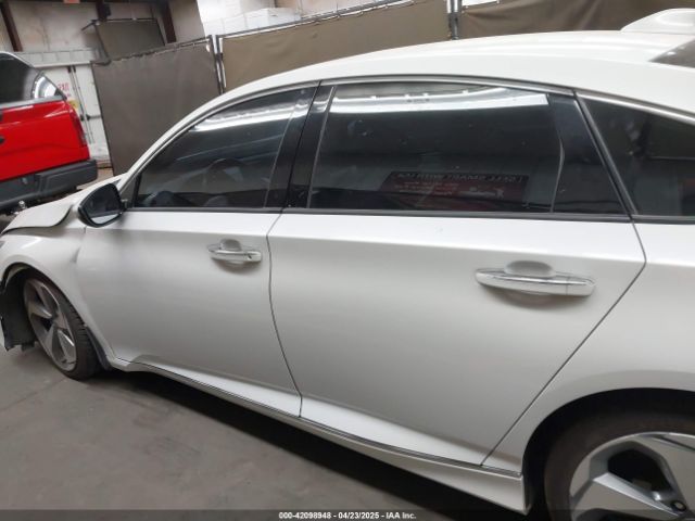 1HGCV1F96JA089256 Honda Accord Touring