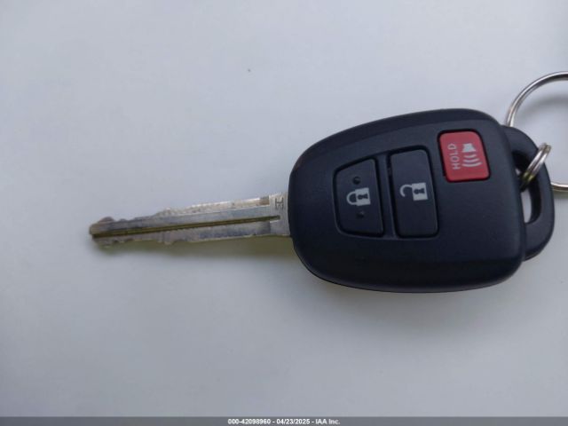 JTMZFREV0HJ102435 Toyota RAV4 LE