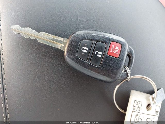 JTMZFREV9GJ078537 Toyota RAV4 LE
