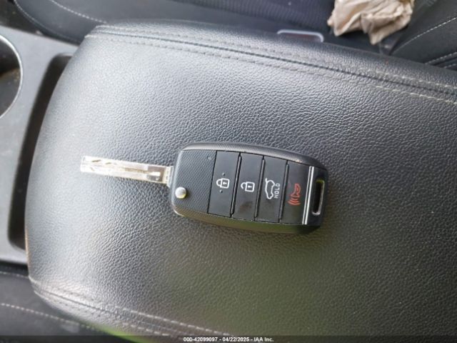 KNDPMCAC4K7606263 KIA Sportage Lx