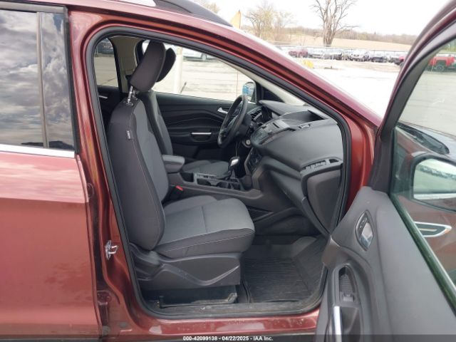 1FMCU9GD2JUC63126 Ford ESCAPE SE