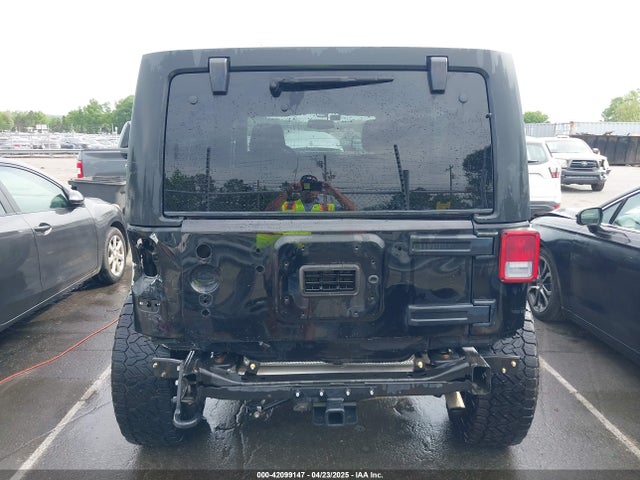 1C4BJWDG4FL687829 Jeep Wrangler Unlimited Sport