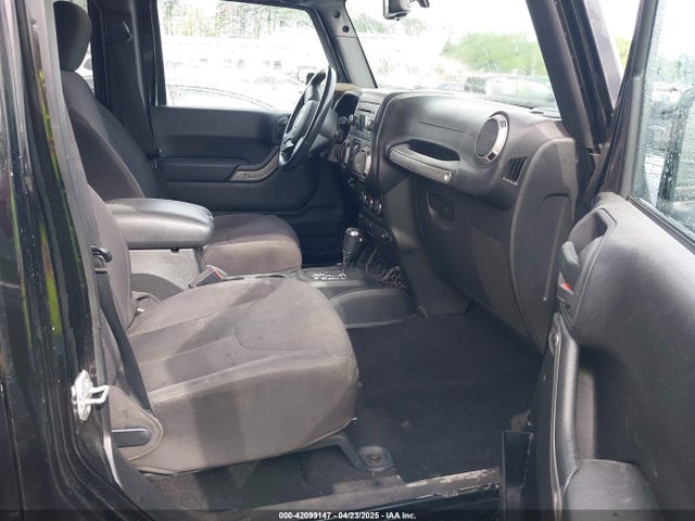 1C4BJWDG4FL687829 Jeep Wrangler Unlimited Sport