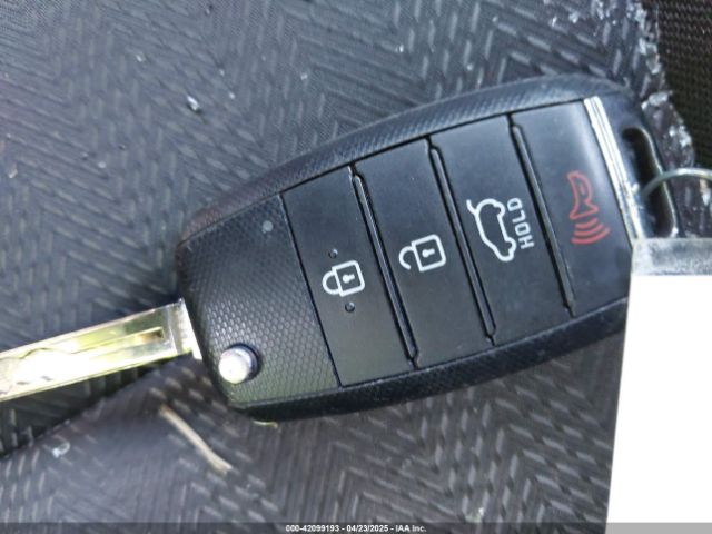 KNDPMCAC1L7662467 KIA Sportage Lx