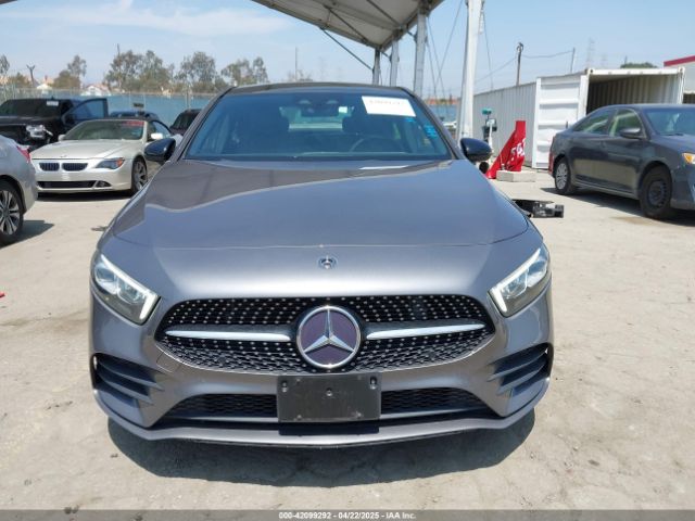 WDD3G4EB6KW002500 Mercedes-Benz A 220