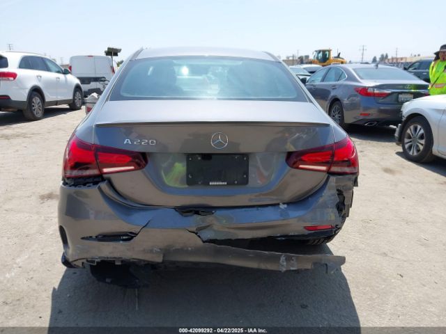 WDD3G4EB6KW002500 Mercedes-Benz A 220