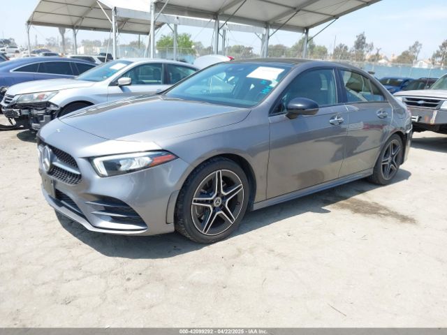 WDD3G4EB6KW002500 Mercedes-Benz A 220